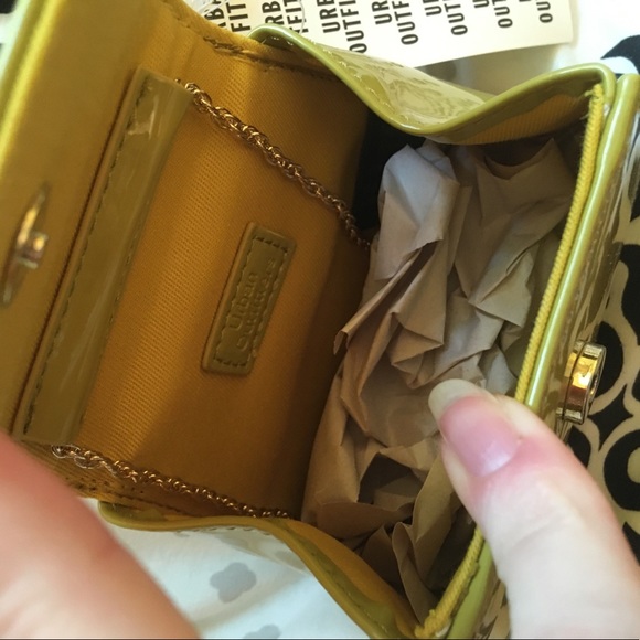 💛 3/$35 Mini bag - Picture 2 of 2